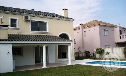 Alquiler Anual de Casa en Barrancas del Lago en Barrancas del Lago, Tigre — Foto 1