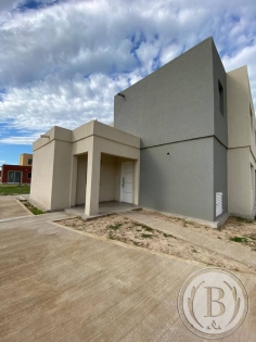 Alquiler Anual de Casa en Casas de Santa Ana en Casas de Santa Ana, Tigre — Foto 2