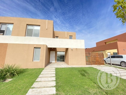 Alquiler Anual de Casa en Casas de Santa Maria en Casas de Santa Maria, Tigre — Foto 1