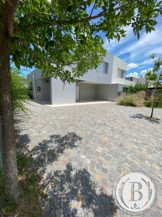 Alquiler Anual de Casa en Casas de Santa Maria en Casas de Santa Maria, Tigre — Foto 2
