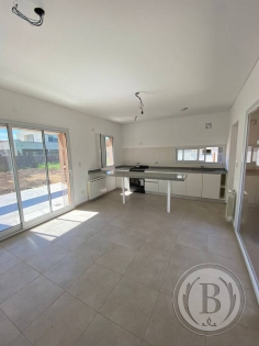 Alquiler Anual de Casa en Casas de Santa Maria en Casas de Santa Maria, Tigre — Foto 3