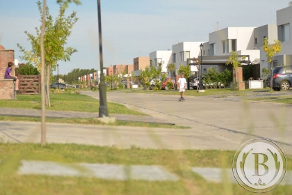 Alquiler Anual de Casa en Casas de Santa Maria en Casas de Santa Maria, Tigre — Foto 1