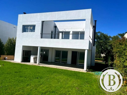 Alquiler Anual de Casa en Los Lagos en Los Lagos, Tigre — Foto 4