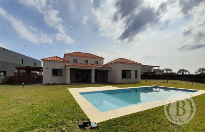Alquiler Anual de Casa en San Benito en San Benito, Tigre — Foto 1