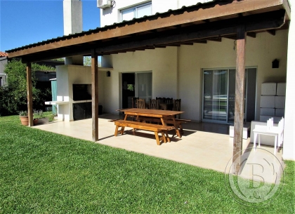 Alquiler Anual de Casa en Santa Catalina en Santa Catalina, Tigre — Foto 3