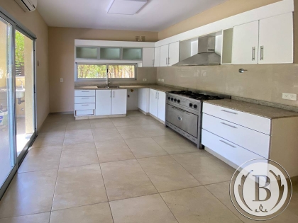 Alquiler Anual de Casa en Santa Catalina en Santa Catalina, Tigre — Foto 4