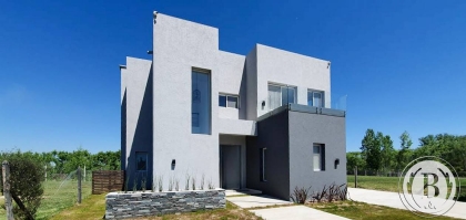 Alquiler Anual de Casa en Vila Marina en Vila Marina