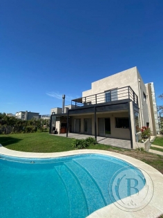 Venta de Casa en Los Sauces en Los Sauces, Tigre — Foto 1