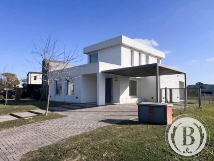 Venta de Casa en Pilar del Este - Pilar del Este