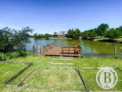 Venta de Casa en San Benito en San Benito, Tigre — Foto 1