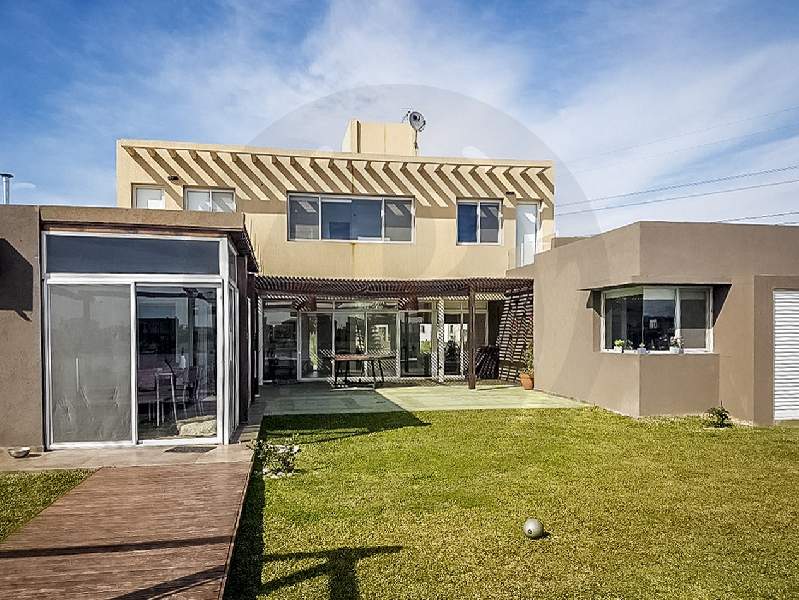 Venta de Casa en San Benito en San Benito, Tigre — Foto 1