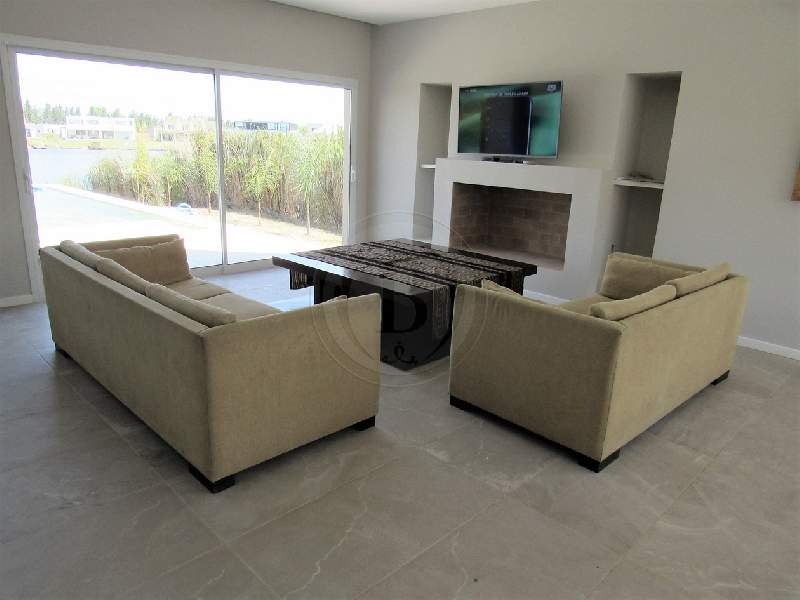 Venta de Casa en San Benito en San Benito, Tigre — Foto 4
