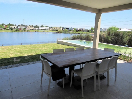 Venta de Casa en San Benito en San Benito, Tigre — Foto 1