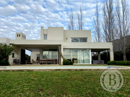 Venta de Casa en Santa Catalina en Santa Catalina, Tigre — Foto 1